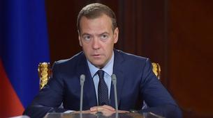 Medvedev: Ekonomi zorda, olumsuzluklar devam ediyor