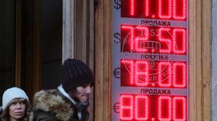 Ruble zayıflamaya devam ediyor; Avro 80 rubleyi geçti