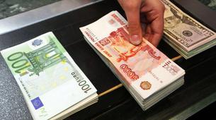 Ruble, dolar ve avroya karşı güçlenmeye devam ediyor