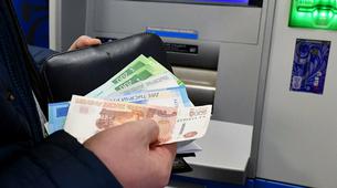 Ruslar bankalardan nakitlerini çekiyor