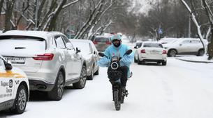 Rusya'da Kuryelerin Ortalama Maaşı 170 Bin Rubleye Yükseldi