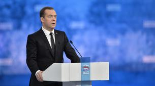 Medvedev’den tasarruf çağrısı: Yeni kamu binası inşa edecek gücümüz yok