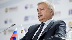 Rus Lukoil CEO’su Alekperov: 2016’da varil petrol fiyatı 42-47 dolar seviyesinde olur