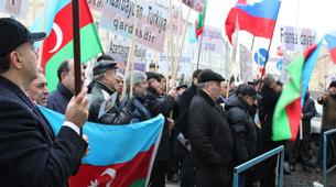 Rusya’da Azeri ve Türk diasporasından Fransa protestosu 