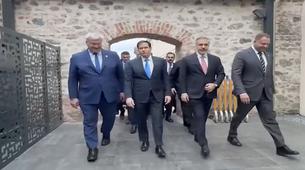 İstanbul'da Rusyasız Üçlü Görüşme Başladı: ABD, Ukrayna ve Türkiye Masada