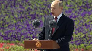 Koronavirüs günlerinde 'Rusya Günü' kutlamaları; Putin ilk kez 'Bayrak Çekme' törenine katıldı
