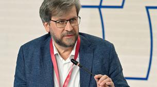 Lukyanov: Küresel Dengeler Değişiyor; Petrodolar Savaşın Gölgesinde Eriyor