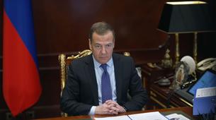 Medvedev: Bırakın Batı, Rus silahlarının üçüncü şahıslar tarafından kullanıldığını hissetsin