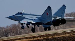 Rus pilotlar, savaş uçağı ile uçuş rekoru kırdı