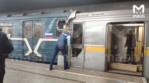 Moskova metrosunda kaza; iki tren çarpıştı