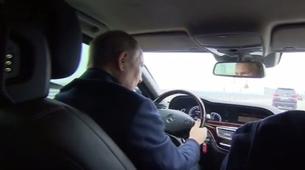 Putin, kendi kullandığı araçla Kırım köprüsünden geçti