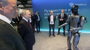 Putin, Sberbank'ın İnsansı Robotunun Dans Performansını İzledi