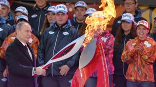 Putin, olimpiyat meşalesi koşusunu Kızıl Meydan’dan başlattı