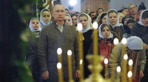 Rusya, Noel’i kutluyor; Putin ve Medvedev ayinde