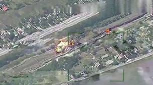 Rus füzeleri Ukrayna'nın mühimmat yüklü trenini böyle vurdu
