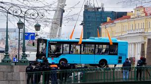 Rusya’da belediye otobüsü nehre düştü: 7 ölü