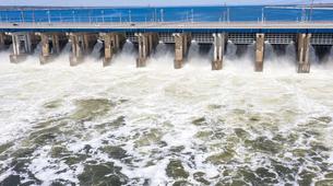 Ukrayna, baraj kapaklarını açtı, bölgede sel alarmı verildi