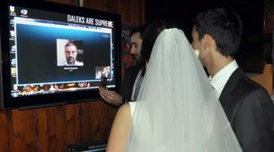 Rus gelinin düğününü ailesi internetten canlı izledi