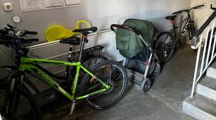 Apartman Girişlerinde Bebek Arabası ve Bisiklet Bırakanlar Dikkat: Para Cezası Var