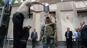 Rusya Seçim Komisyonu Başkanı’ndan ilginç buzlu su kampanyası