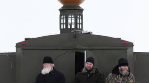 Rusya kutuptaki askerler için 2 mobil kilise gönderdi