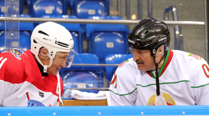 Putin ve Lukaşenko birlikte Soçi’de Hokey oynadı