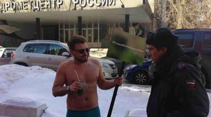 Rus vatandaştan gelmeyen bahara çıplak protesto