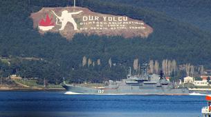 Rus savaş gemisi 'Minsk' Çanakkale Boğazı'ndan geçti