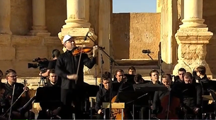 Rus orkestra IŞİD'in elinden alınan Palmira'da konser verdi - VIDEO