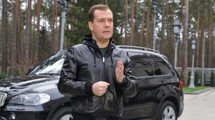 Medvedev, trafik cezalarının 16 bin dolara çıkarılmasını istedi