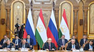 AB, Tacikistan'ı Putin'in Tutuklama Emrini Yerine Getirmemekle Suçladı