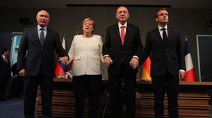 Alman Bild gazetesi: Merkel, Putin ve Erdoğan’la el ele tutuşmalı mıydı?