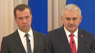 Medvedev ve Yıldırım ortak basın toplantısı düzenledi: İşçi yasağı devam edecek