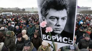 Moskova’da binlerce kişi öldürülen Nemtsov'u andı