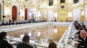 Kremlin'de Demografi ve Ekonomi Sorunları Masaya Yatırıldı