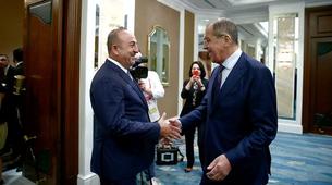 Lavrov ve Çavuşoğlu Singapur'da bir araya geldi