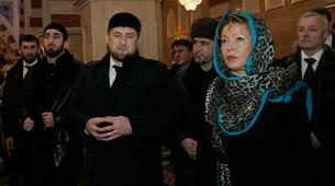 Matviyenko, Kadirov’la birlikte cami ziyaret etti
