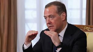 Medvedev: Gerekirse Polonya’ya Kadar Güvenlik Kordonu Oluşturulmalı