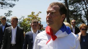 Medvedev: Kabine er ya da geç değişecek