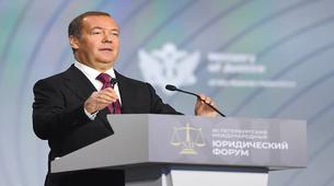 Medvedev’den ‘meşru müdafaa’ açıklaması