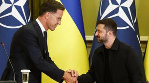 Zelensky'den NATO Genel Sekreterine "Müzakere Pozisyonları Değişebilir"