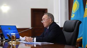 Nazarbayev bakanlarını fırçaladı: Karar alırken elleriniz ayaklarınız mı titriyor?