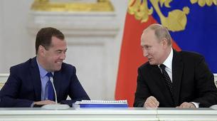 Putin Medvedev'i yeni kritik o göreve atadı