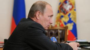 Putin: Petrol fiyatlarının düşmesinde spekülasyon olabilir
