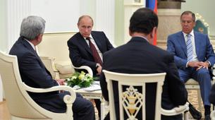 Putin, Sarkisyan’la görüştü; ortak askeri tatbikat sonbaharda