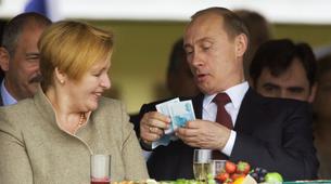 Putin 2011’de fakirleşti; 122 bin dolar kazandı 