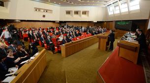 Kırım parlamentosu oy birliği ile yeni anayasayı kabul etti