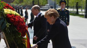 Merkel, Putin’le görüştü: Hatalarımız milyonların ölümüne neden oldu
