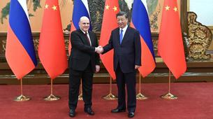 Rusya Başbakanı Çin'de; Şi Jinping ile Görüştü