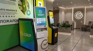 Rusya'da ATM'den Nakit Yatırma Kuralları Değişiyor